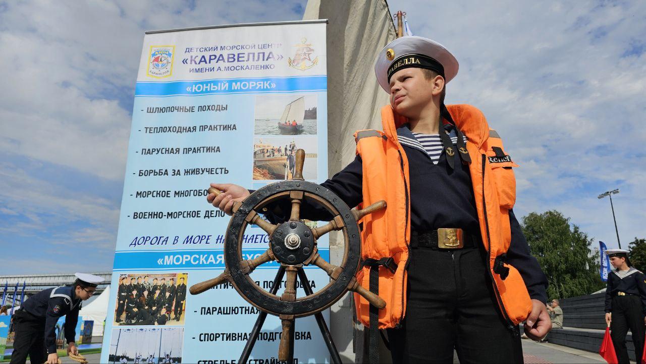 Фото Гигантская яичница и турнир по ловле рыбы. Опубликованы кадры масштабного «Пикник феста» на Михайловской набережной 9 - Сиб.ФМ Фото Гигантская яичница и турнир по ловле рыбы. Опубликованы кадры масштабного «Пикник феста» на Михайловской набережной 9